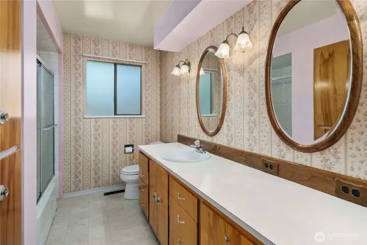 Large Full bathroom