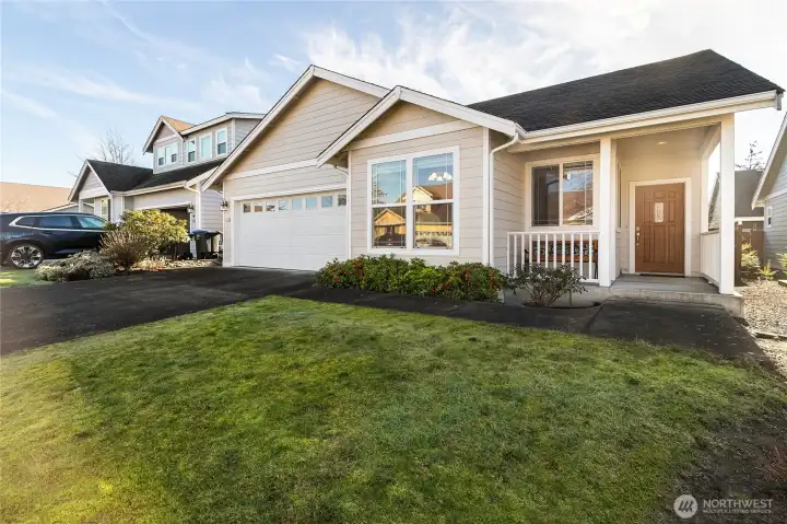 Welcome home to 605 Rosette Ct, where central Cordata convenience meets easy, low-maintenance single-level living.