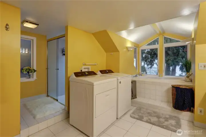 master bedroom tub with full size washer/dryer