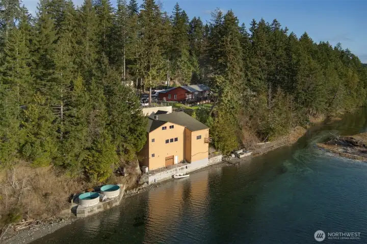 Your imagination starts here! A wall of windows on this side!