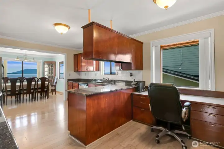 Kitchen w/office