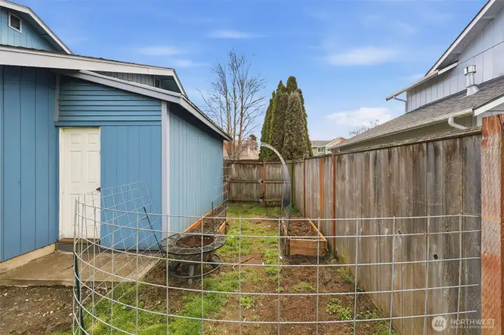 Garden space & storage