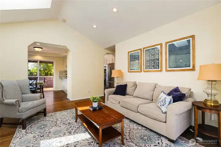Vaulted ceilings with natural gas fireplace Vaulted ceilings with natural gas fireplace