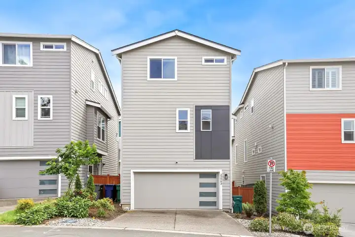 22503 garage and driveway