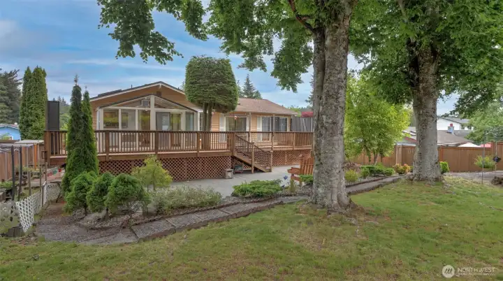 Convenient access to golf course, shopping, dining, airport and all amenities.