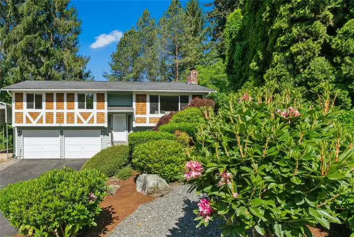 Front Elevation, landscaping, 22,216 SF lot Front Elevation, landscaping, 22,216 SF lot