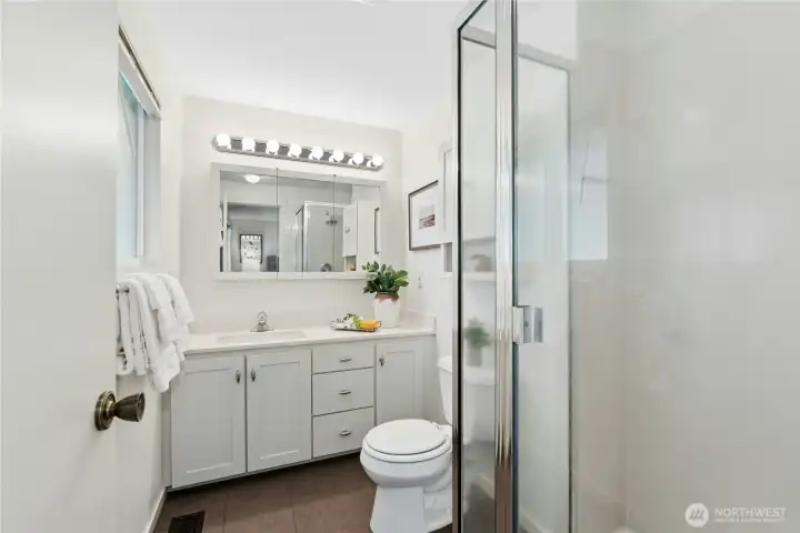 Primary en-suite bathroom