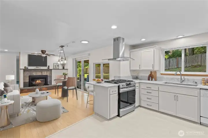 Open concept eat-in kitchen open to dining area/and or second living room Open concept eat-in kitchen open to dining area/and or second living room