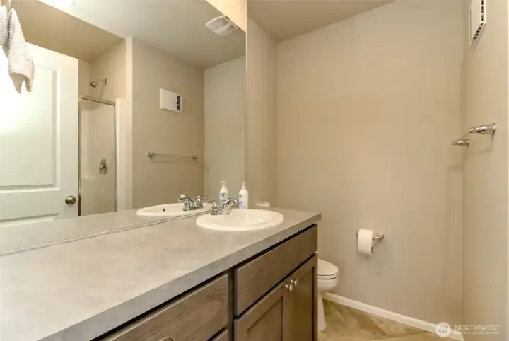 bath off of 2nd bedroom