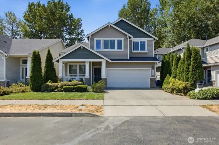 Welcome Home to this single owner resale in the Riverview community. Live close to it all but rest in this quiet community of greenspace. Easy freeway access, close to major shopping areas and schools. Welcome Home to this single owner resale in the Riverview community. Live close to it all but rest in this quiet community of greenspace. Easy freeway access, close to major shopping areas and schools.