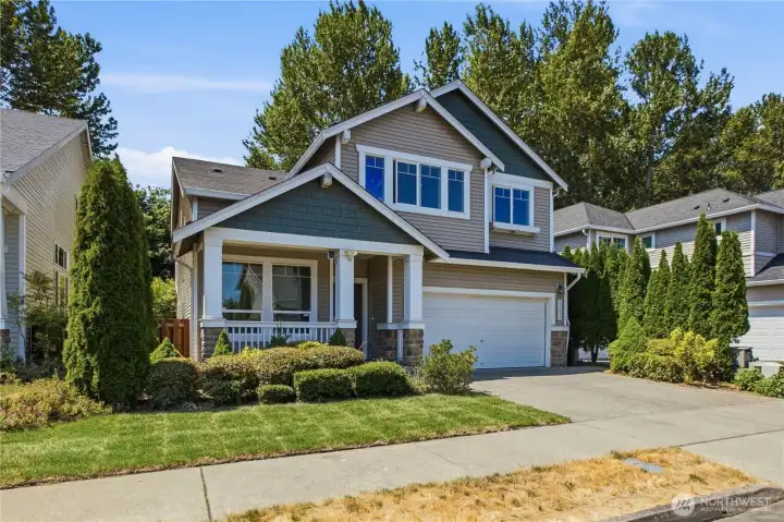 Well kept and mature gardens. New turf in front yard. Two car garage. Well kept and mature gardens. New turf in front yard. Two car garage.