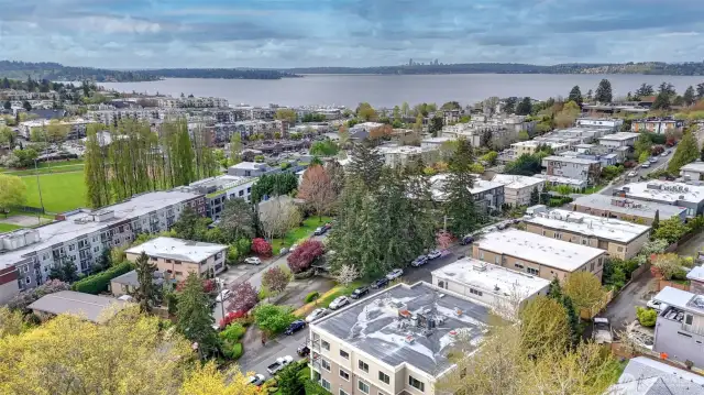 Great proximity to DT Kirkland, walkable!