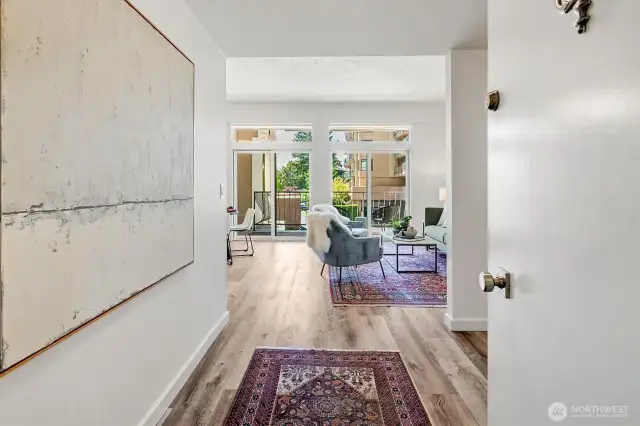 Welcome to this in city retreat! Unbeatable location in the heart of charming Old Bellevue.