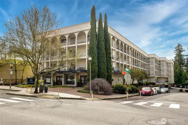 The Forum Condominiums—ideally located in the heart of vibrant Main Street, surrounded by shops, acclaimed restaurants, and lively local attractions.