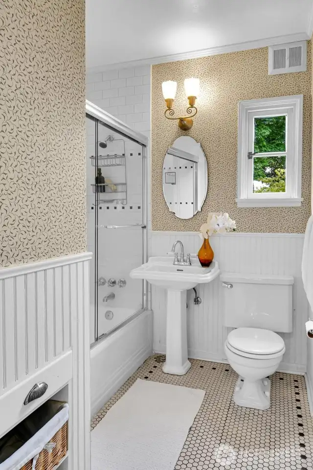 Full bathroom off  the main floor bedroom/den.