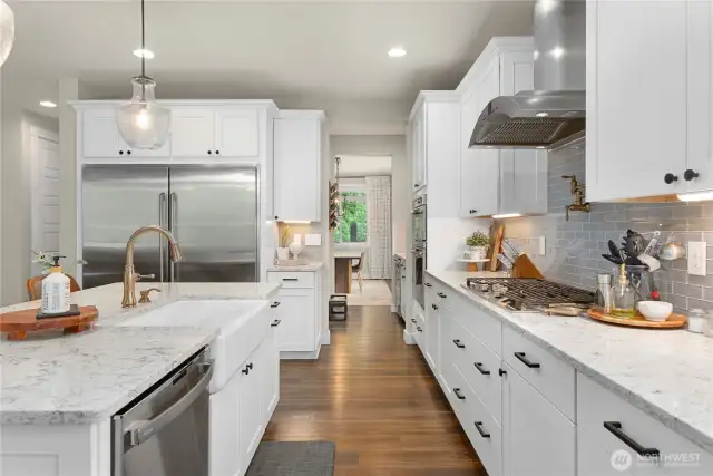 Beautiful quartz countertops & commercial electrolux fridge/freezer combo