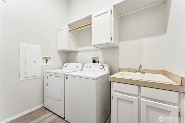 Laudry room w/ sink. Washer and dryer stay.