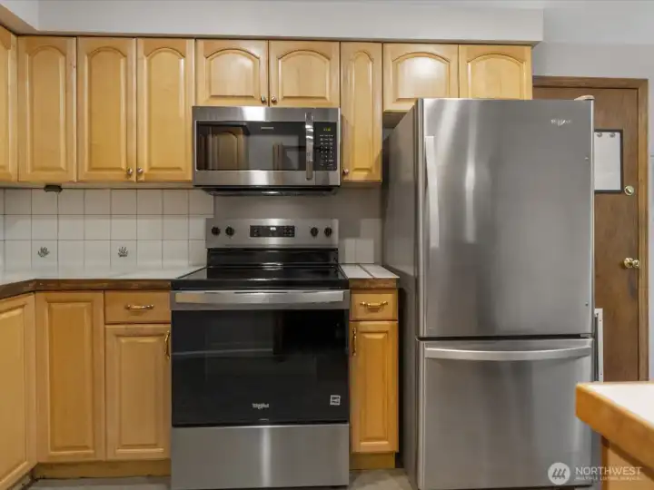The stove/range is brand new.