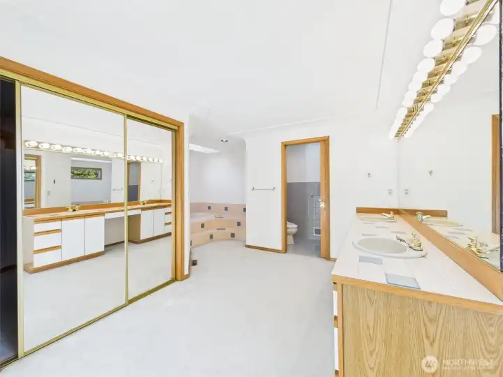Primary bedroom bathroom.