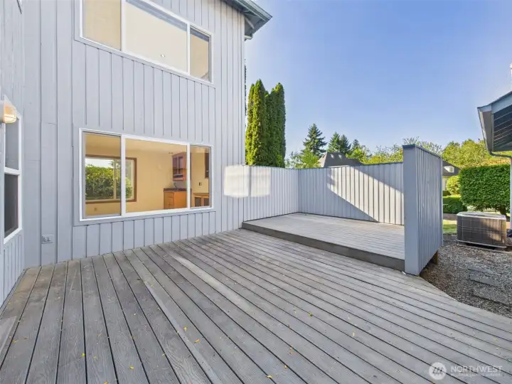 Second deck with privacy.