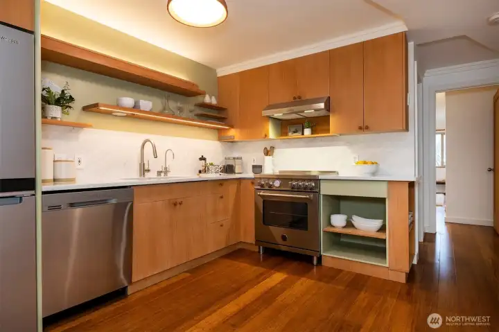 Plenty of Room for 2 to Prepare