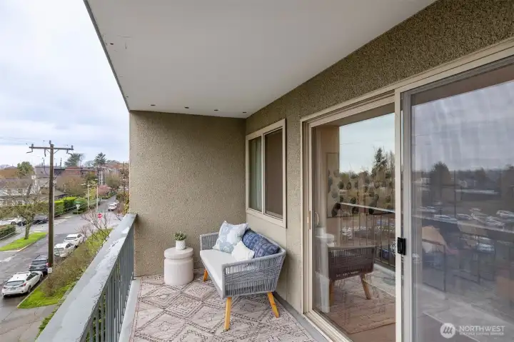 Airy north-west facing deck