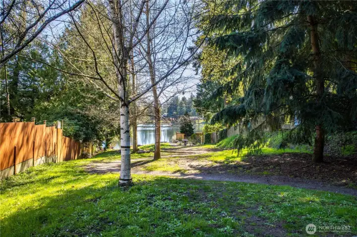 Haller Lake offers fishing and birdwatching. Birders have seen coots, shovelers, buffleheads, ruddy ducks, mergansers, gadwalls, and cormorants.