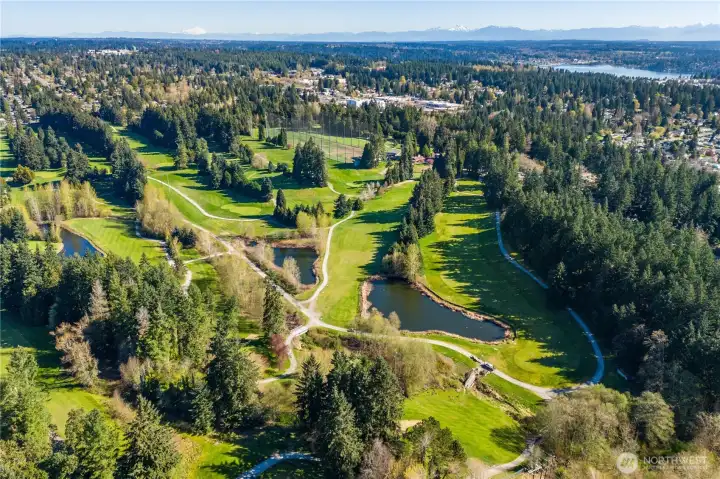 Nearby is Jackson Park golf course, which is a public course just blocks away. It consists of an 18-hole Championship and 9-hole Executive.