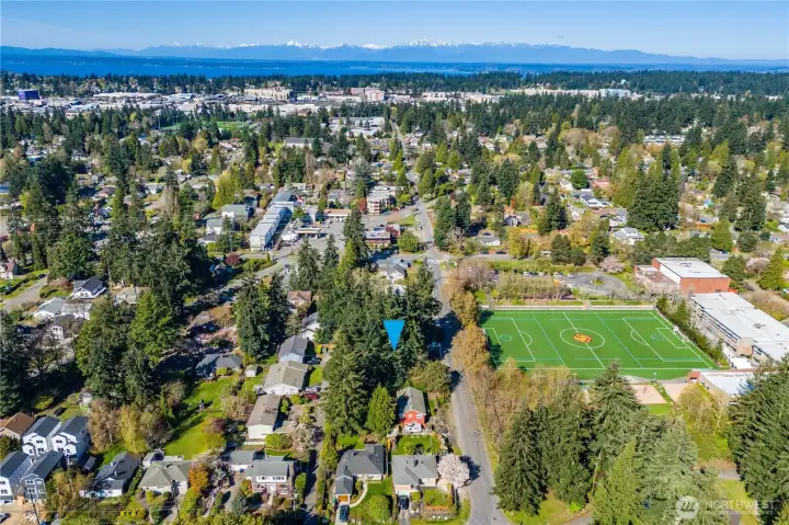 Just 18 minutes to downtown Seattle, just 6 minutes to Northgate Mall, and only 5 minutes to the Bitter Lake Park!