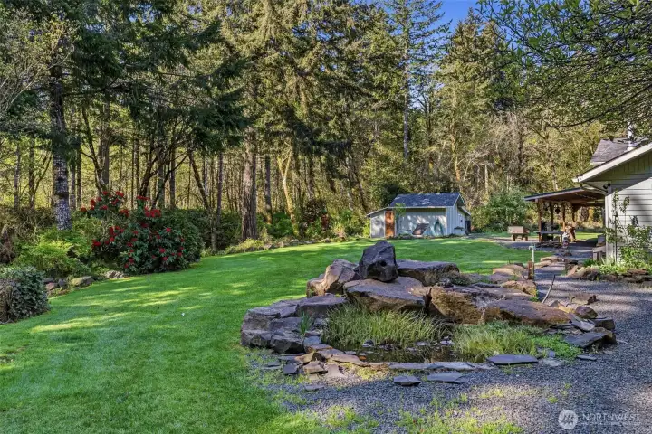 Just look at this beautiful yard!!!