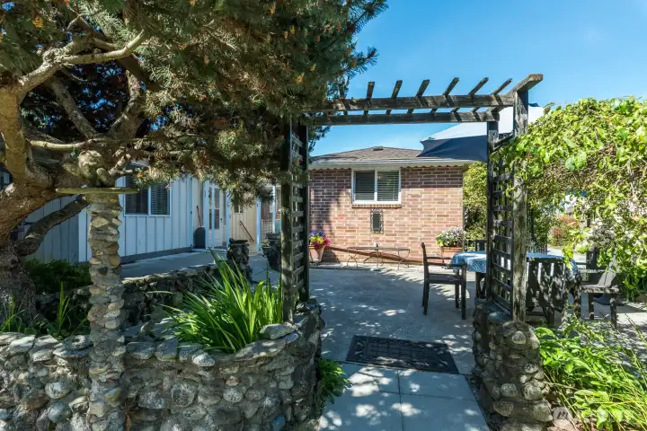 One of the Trellis's.  This home was featured years ago on the Edmonds garden tour.