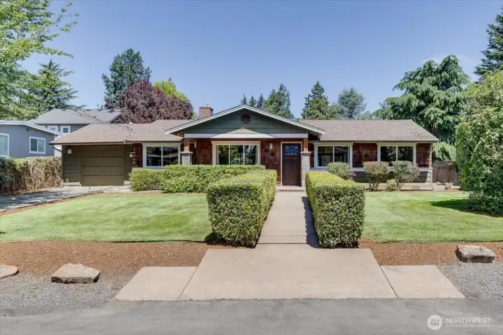 Welcome to 620 10th Avenue in Kirkland!