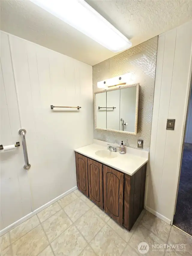 2nd Bath with sit down shower
