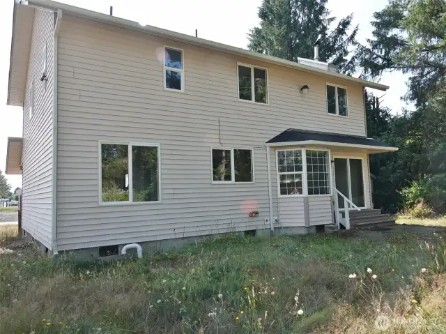 Rear view of the home.