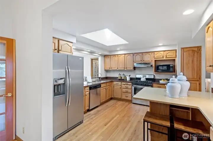 Kitchen w/Breakfast Bar