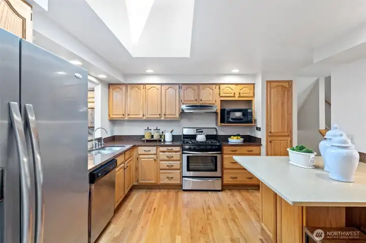 Kitchen w/Breakfast Bar
