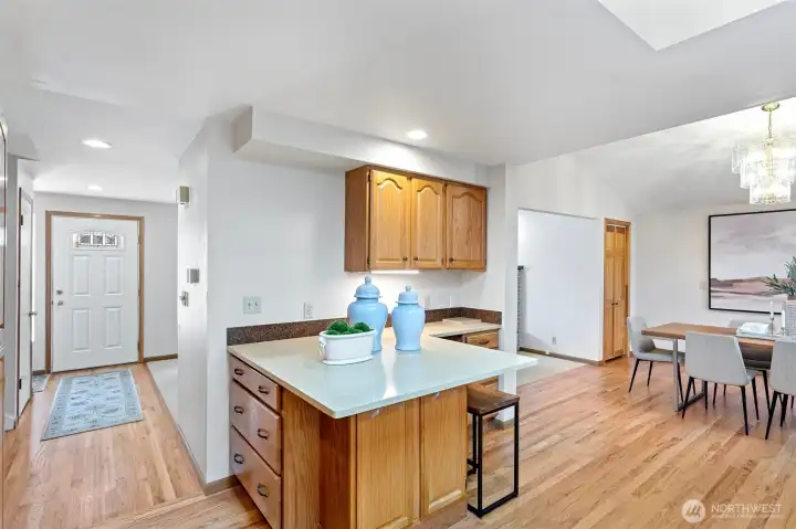 Kitchen w/Breakfast Bar