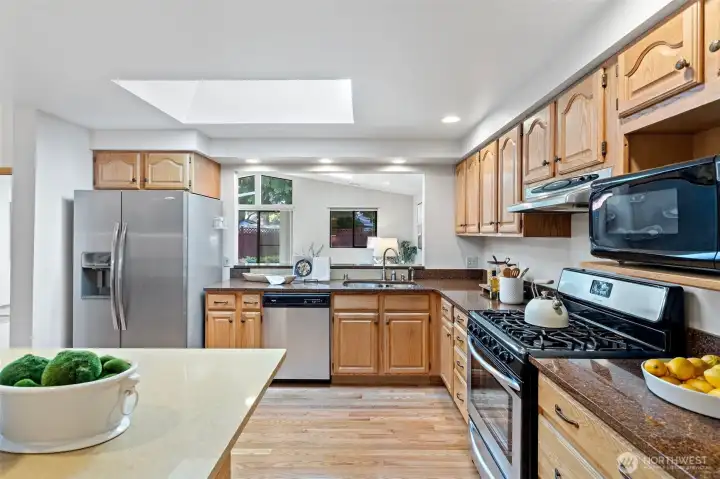 Kitchen w/Breakfast Bar