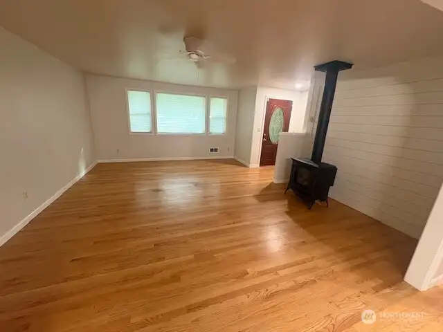 spacious living room w/gleaming hardwoods