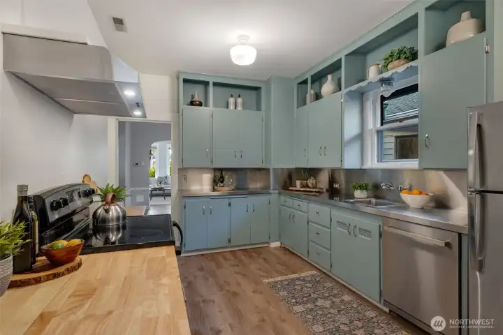 Large kitchen space - lots of potential- LVP floors.