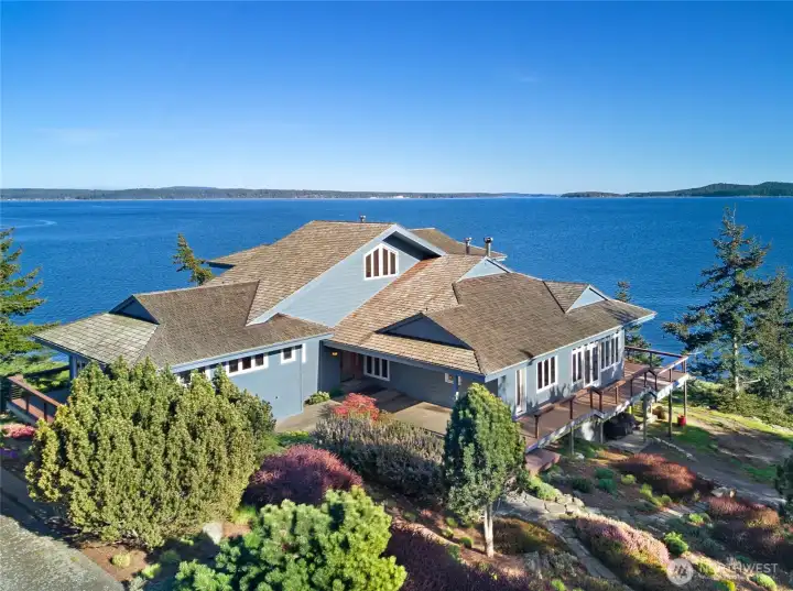 Beautifully sited residence blending seamlessly into the landscape, with elevated positioning to maximize privacy, light, and panoramic water views.