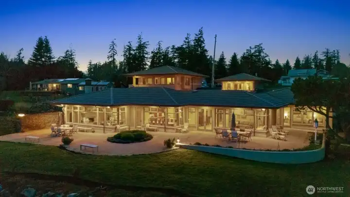 15283 Gibralter Rd rear exterior shining bright