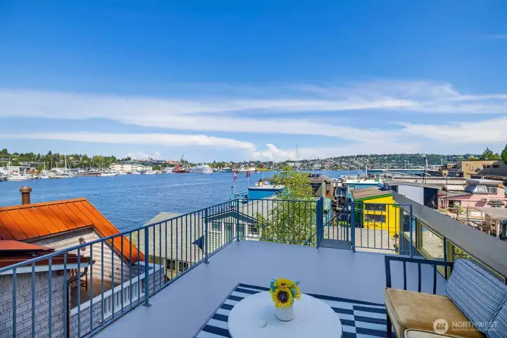 Spacious rooftop deck
