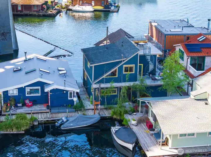 Old Boathouse Dock - 10 floating homes making up a vibrant & welcoming community