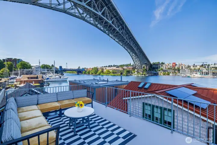 Roof top deck with Fremont view to the west