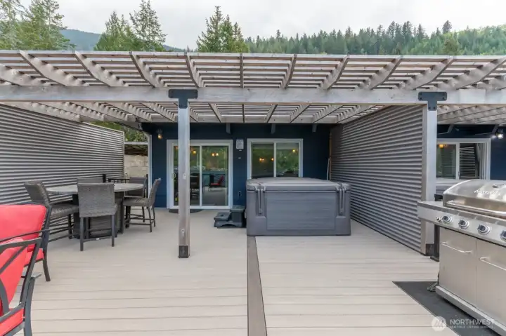 Deck 92 Mallard Cove Rd