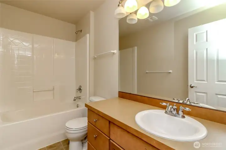 Hall Bath Upstairs