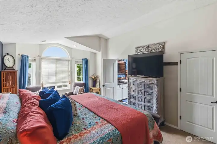Main bedroom with walk-in closet (right side of the photo)