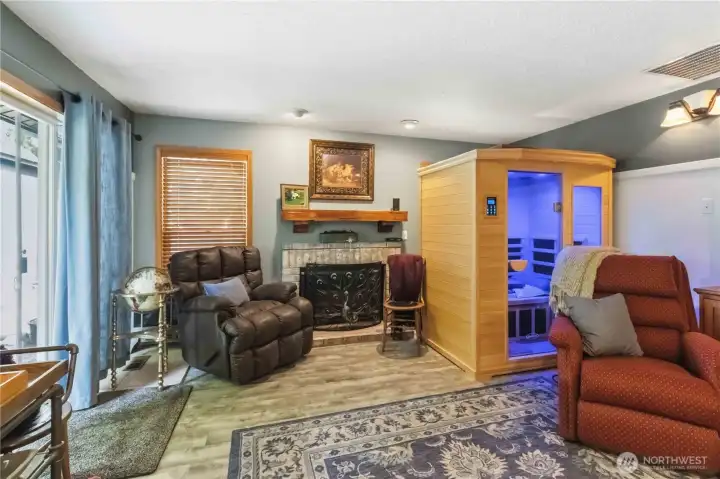 Family room with fireplace (sauna negotiable)