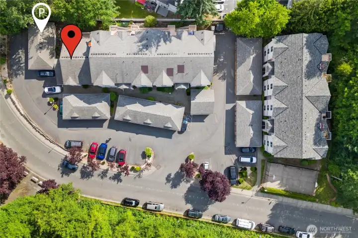 lots of guest parking and street parking!